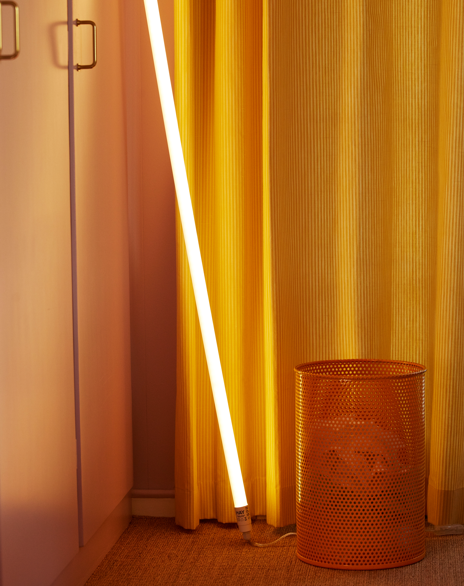 Vloerlamp Neon Tube LED geel