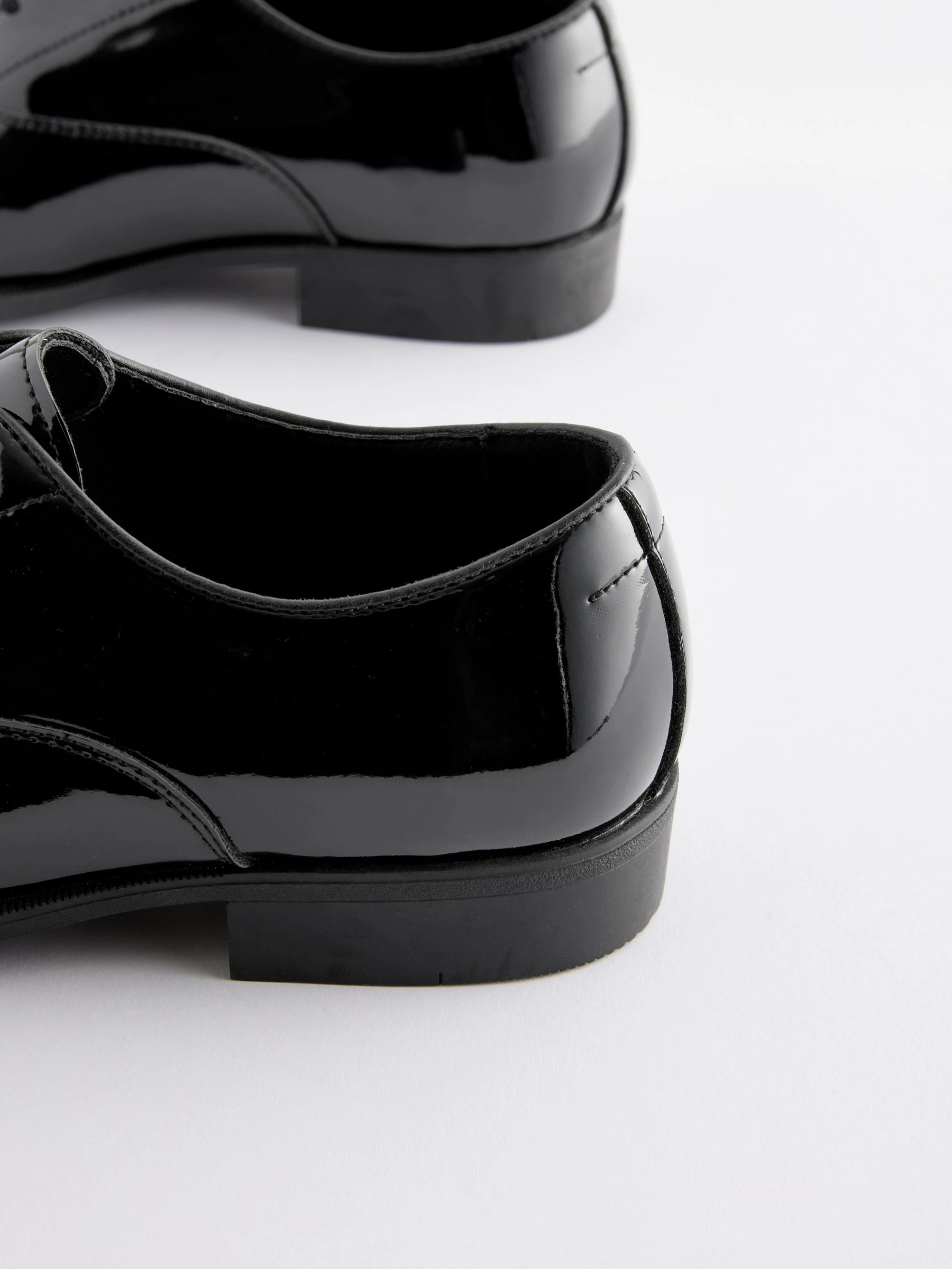 Zwart - Wijde pasvorm - Lakleren Oxford-schoenen met neusstuk