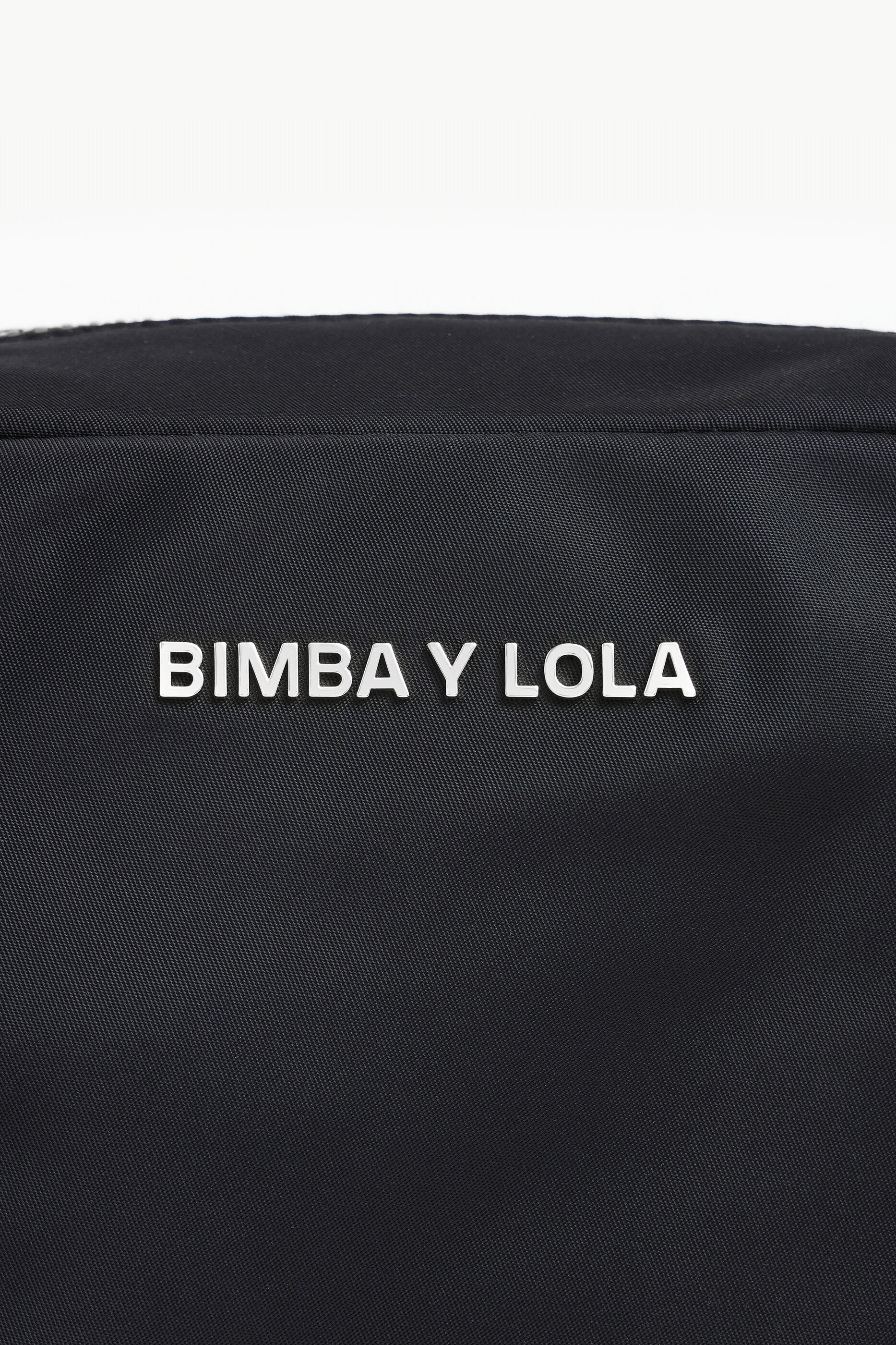 Bolsa de ombro pequena em náilon preto