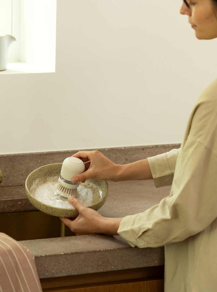 SinkSide Afwasborstel met Zeepreservoir - Soft Beige