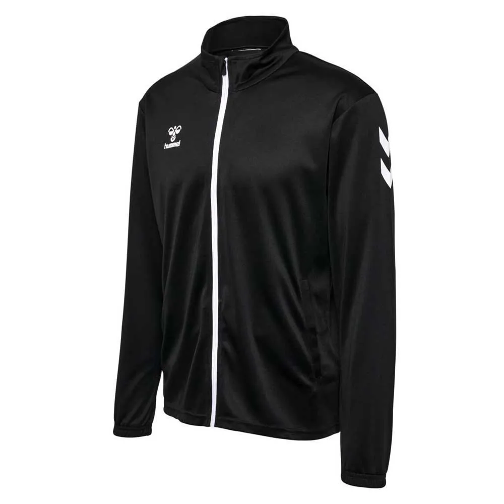 Conjunto esportivo com o logotipo da Hummel