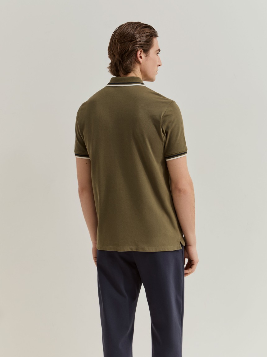 Polo regular fit em piqué de algodão