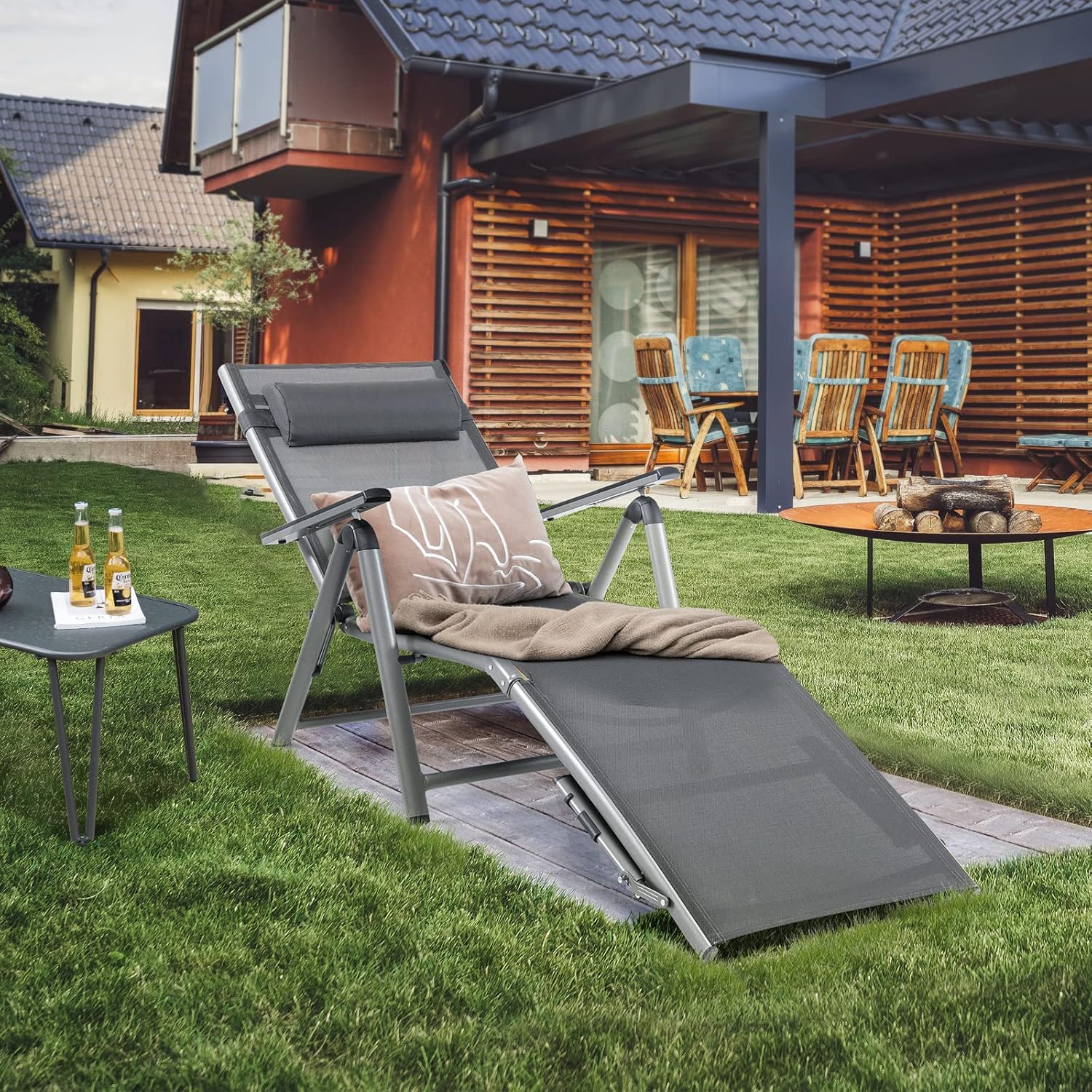 GOPLUS Sonnenliege klappbar, 180cm Gartenliege aus Aluminium bis 110kg Belastbar, Liegestuhl mit Verstellbarer Rückenlehne & Fußstütze, Relaxliege Garten mit Kissen für Outdoor Strand Balkon