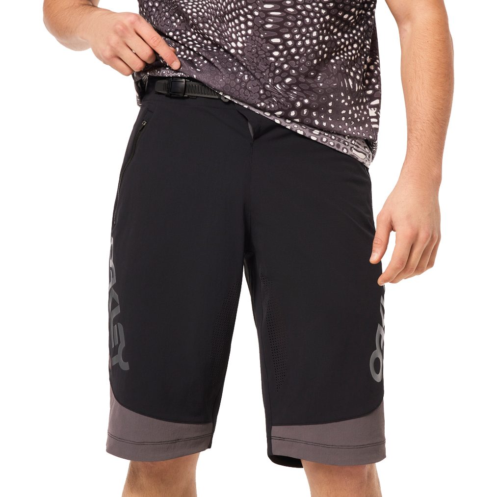 Oakley Maven Scrub Shorts Herren schwarz