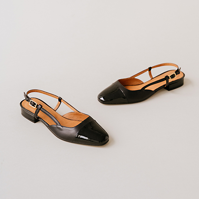 Ballerines ouvertes  en vernis et cuir noir
