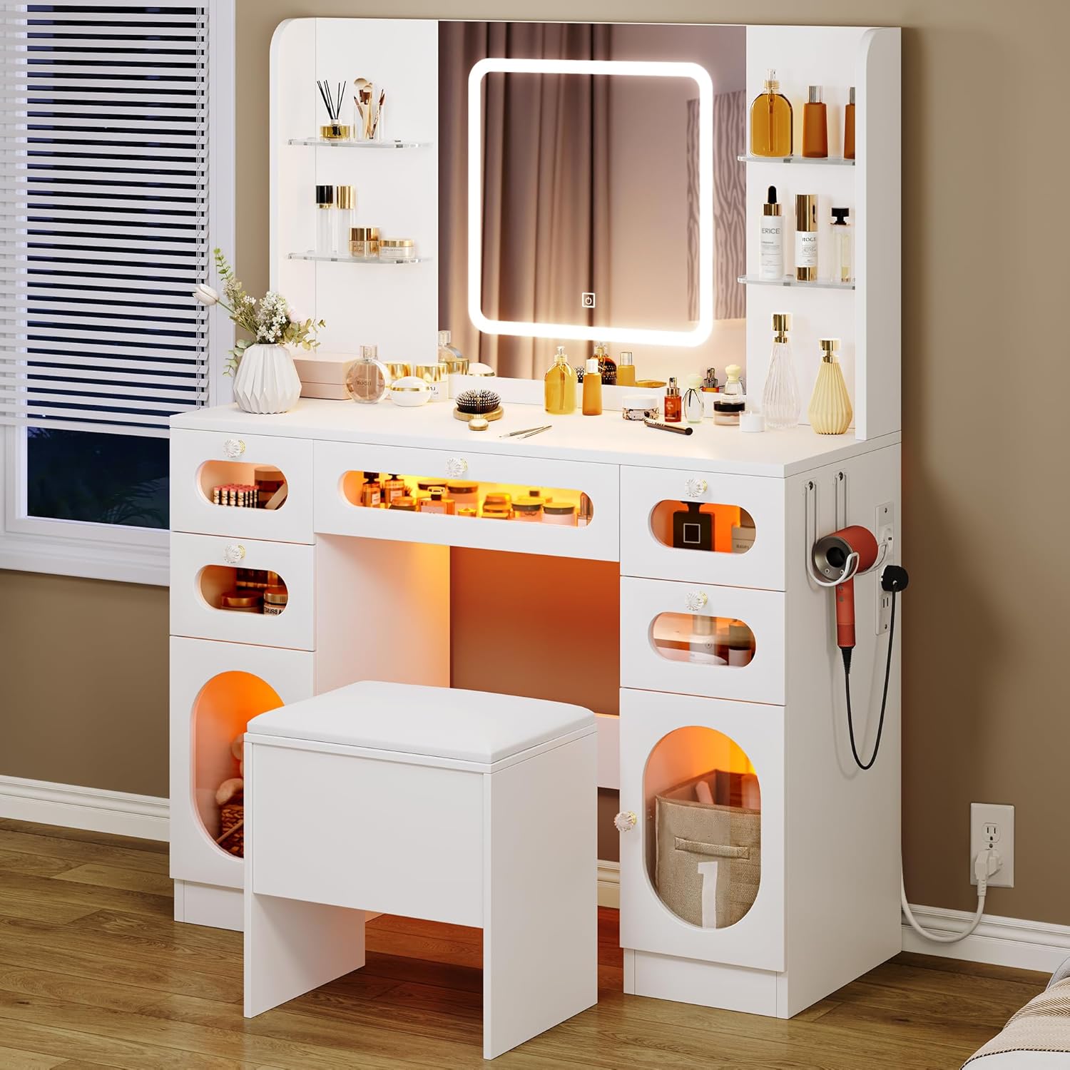 YITAHOME Große Schminktisch mit Beleuchtung und Hocker, Schminktisch mit Schubladen LED-Beleuchtung und Steckdosen, RGB Schminktische mit Spiegel 4 offenen Ablagen, Kosmetiktisch Frisiertisch, Weiß