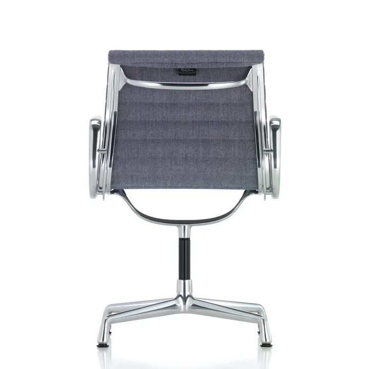 Vitra - EA 104 Drehstuhl beschichtet tiefschwarz mit Armlehnen, drehbar, Hopsack nero (Filzgleiter)