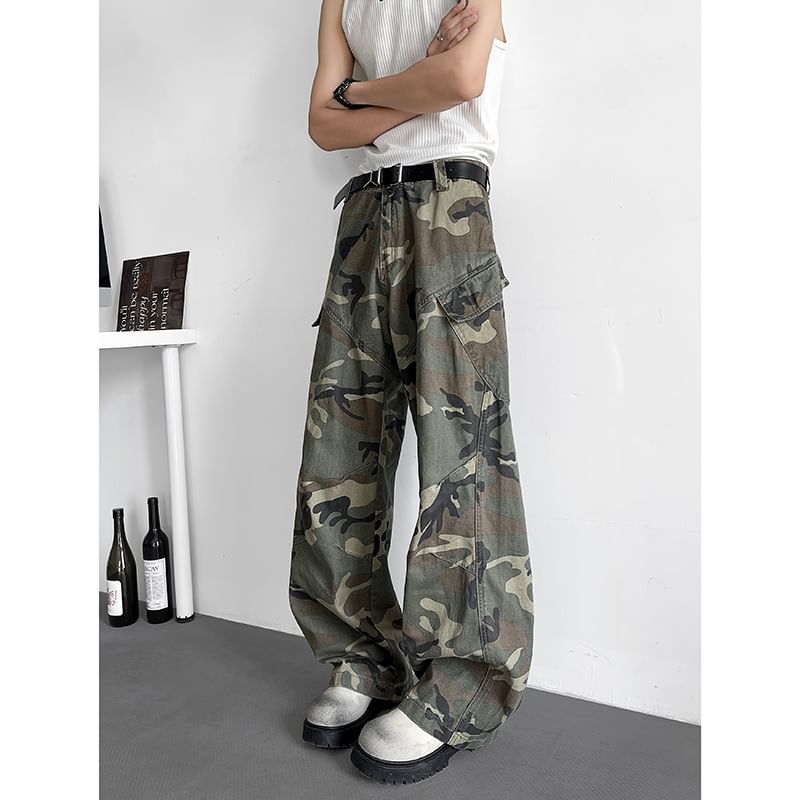 Plummie - Cargobroek met hoge taille en wijde pijpen en camouflageprint