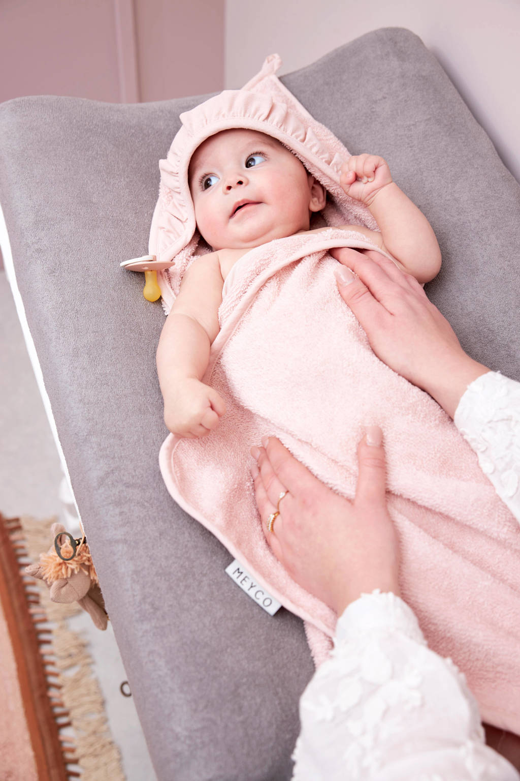 badcape met badstof ruffle 80x80cm soft pink