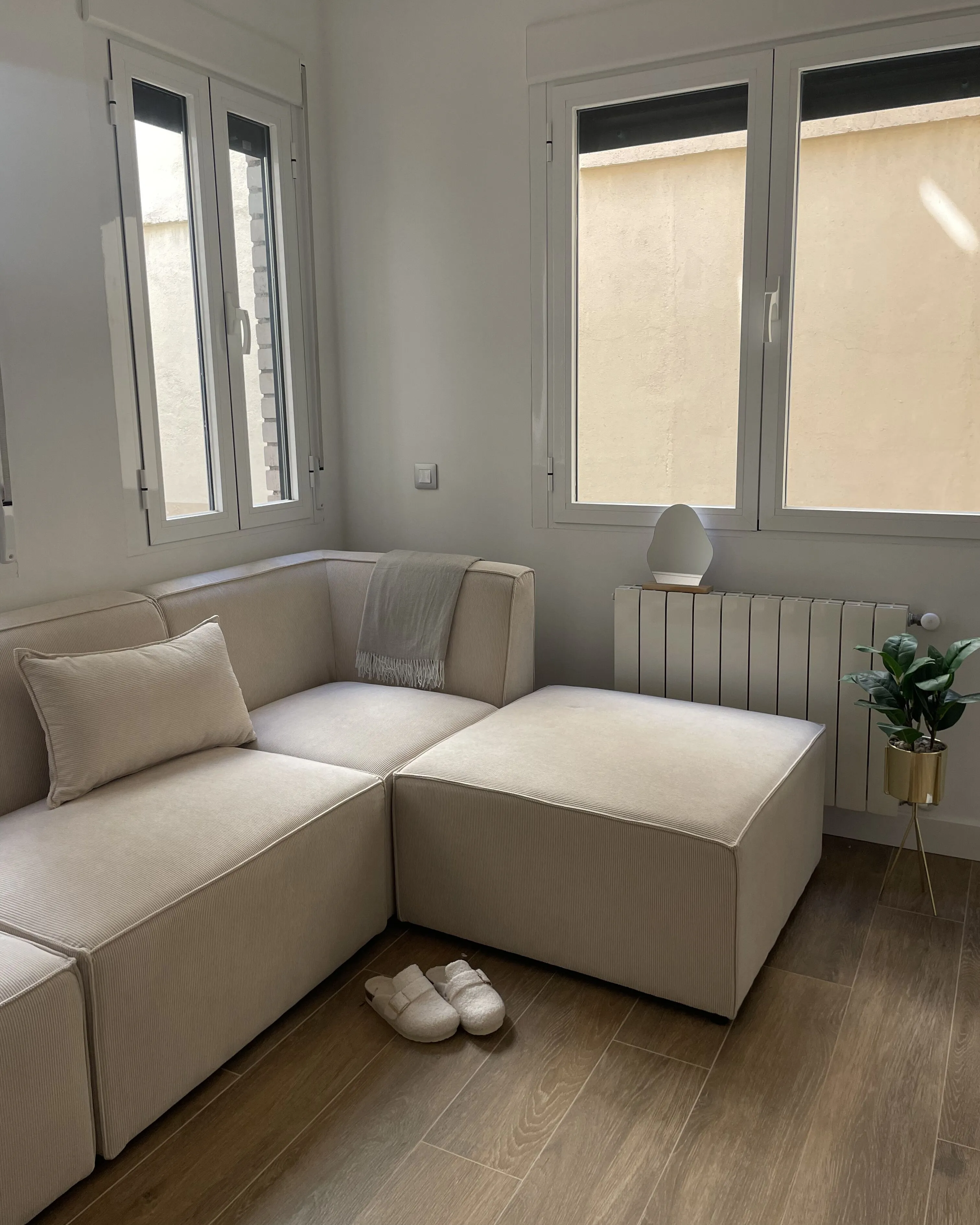 Ottomaan LEMVIG Corduroy Lichtbeige