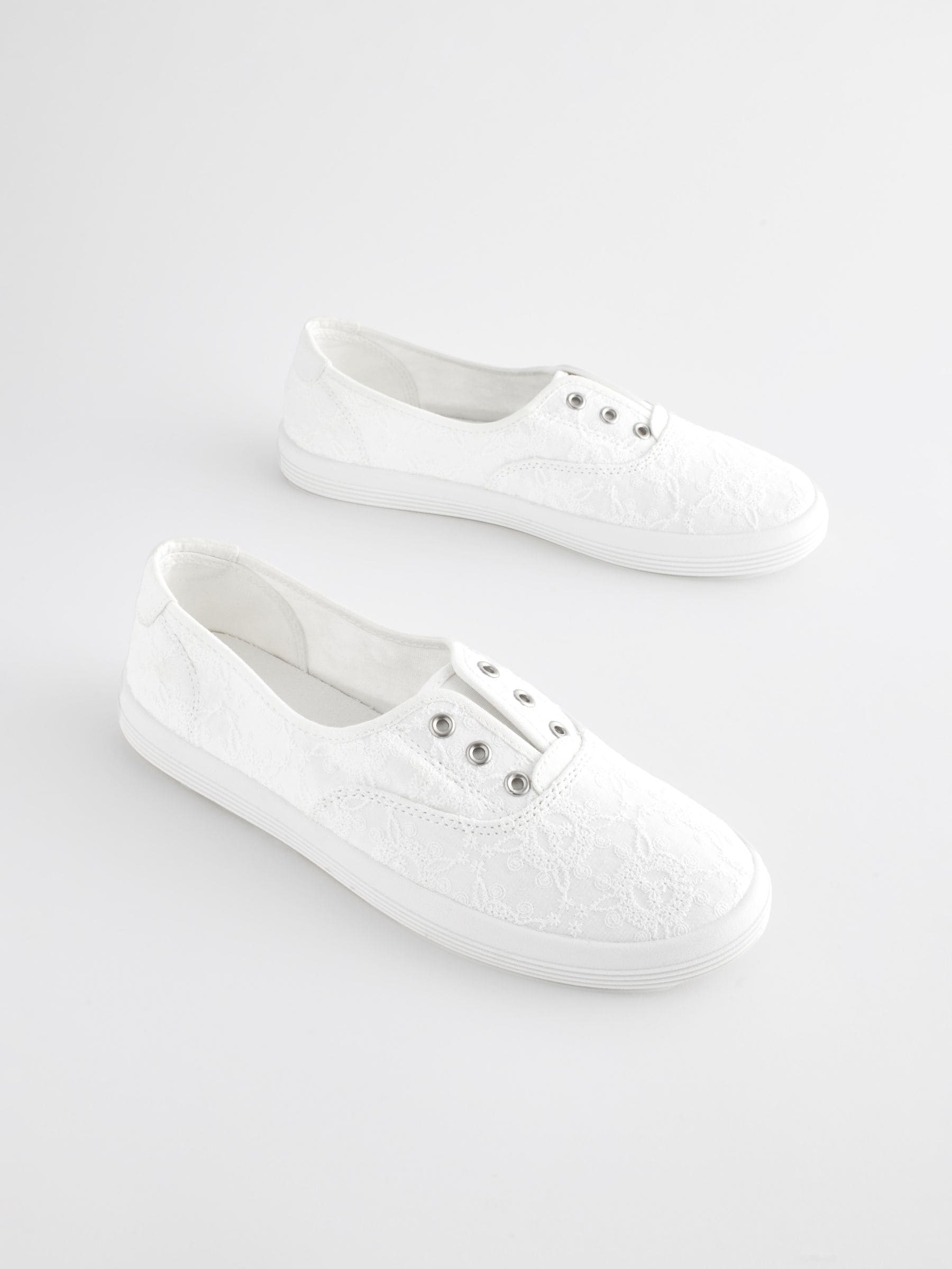 Wit - Geborduurde veterloze canvas instapsneakers