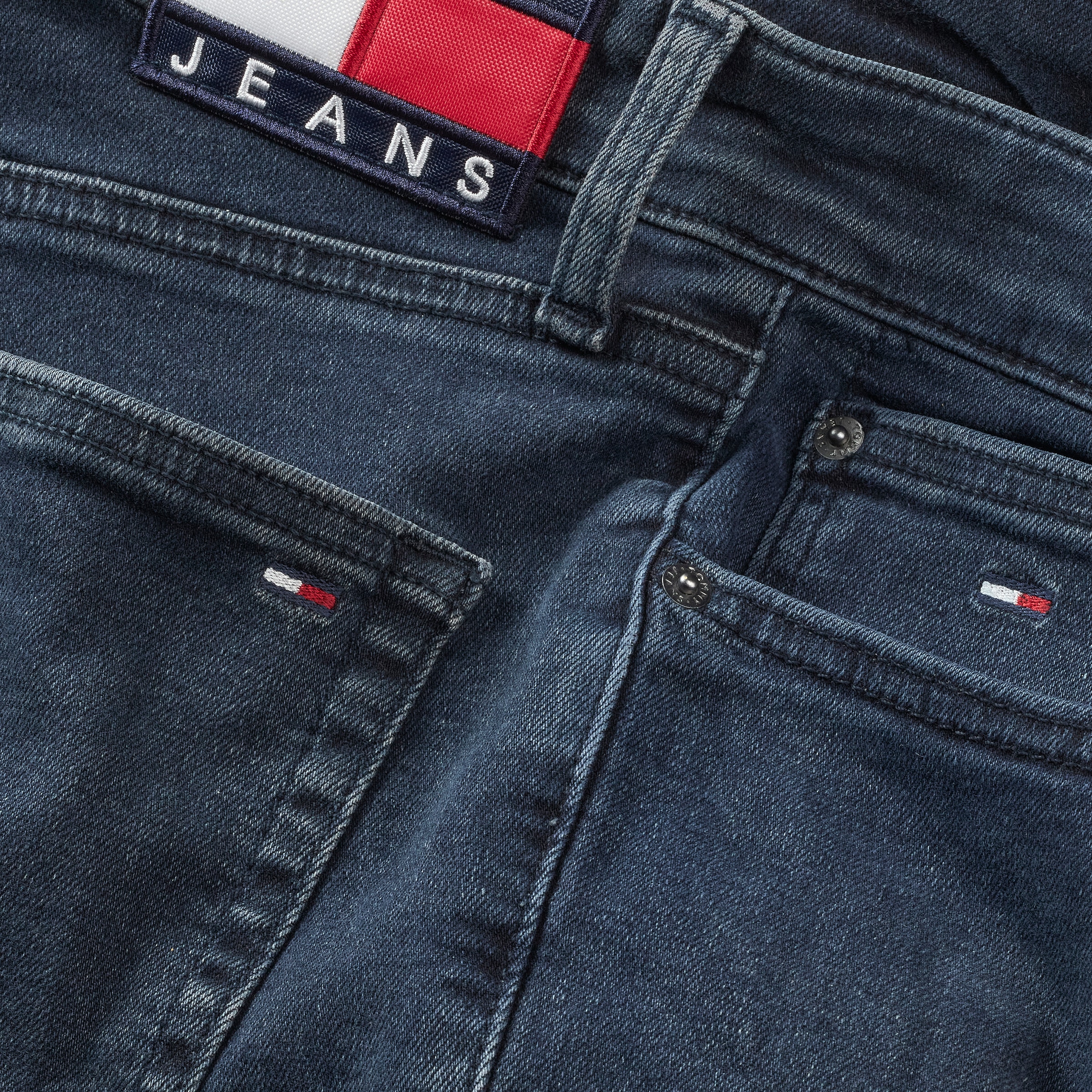 Tommy Jeans Gerade Jeans »Scanton Slim«, Mit Markenlabel aus Leder hinten