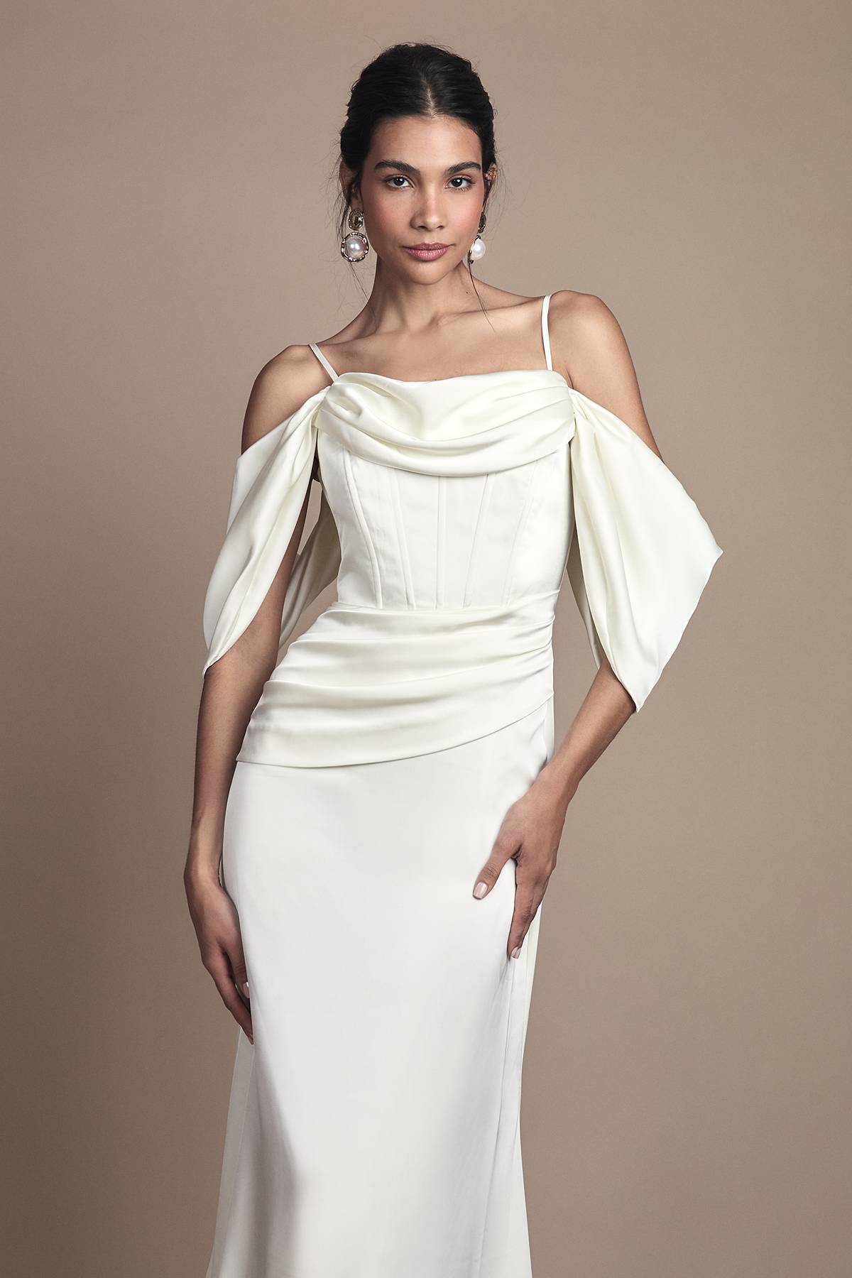Coast Robe de Mariée Maxi en Satin Drapé avec Décolleté Bénitier et Bustier
