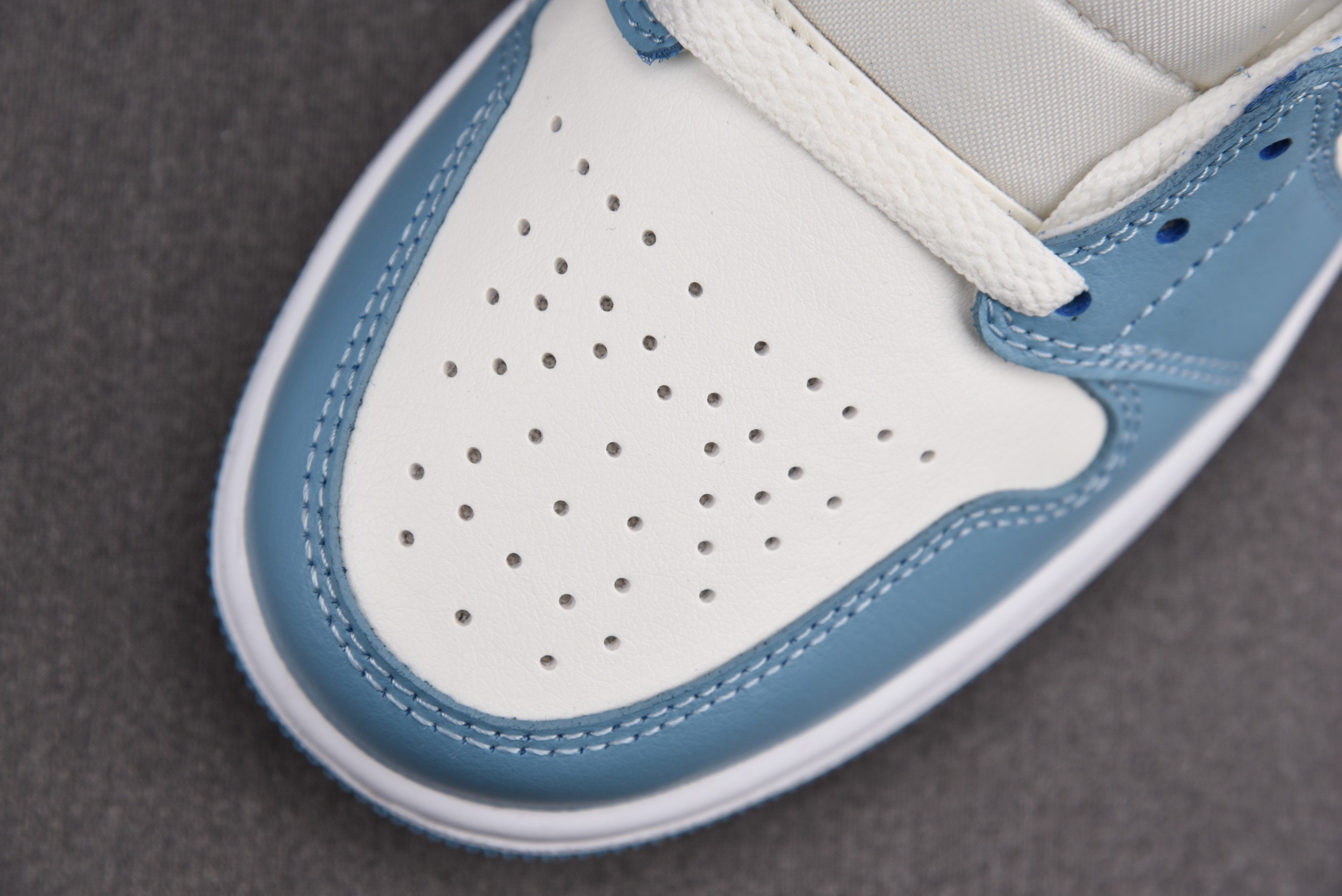 Jordan 1 Mid UNC (Women Size!!)
