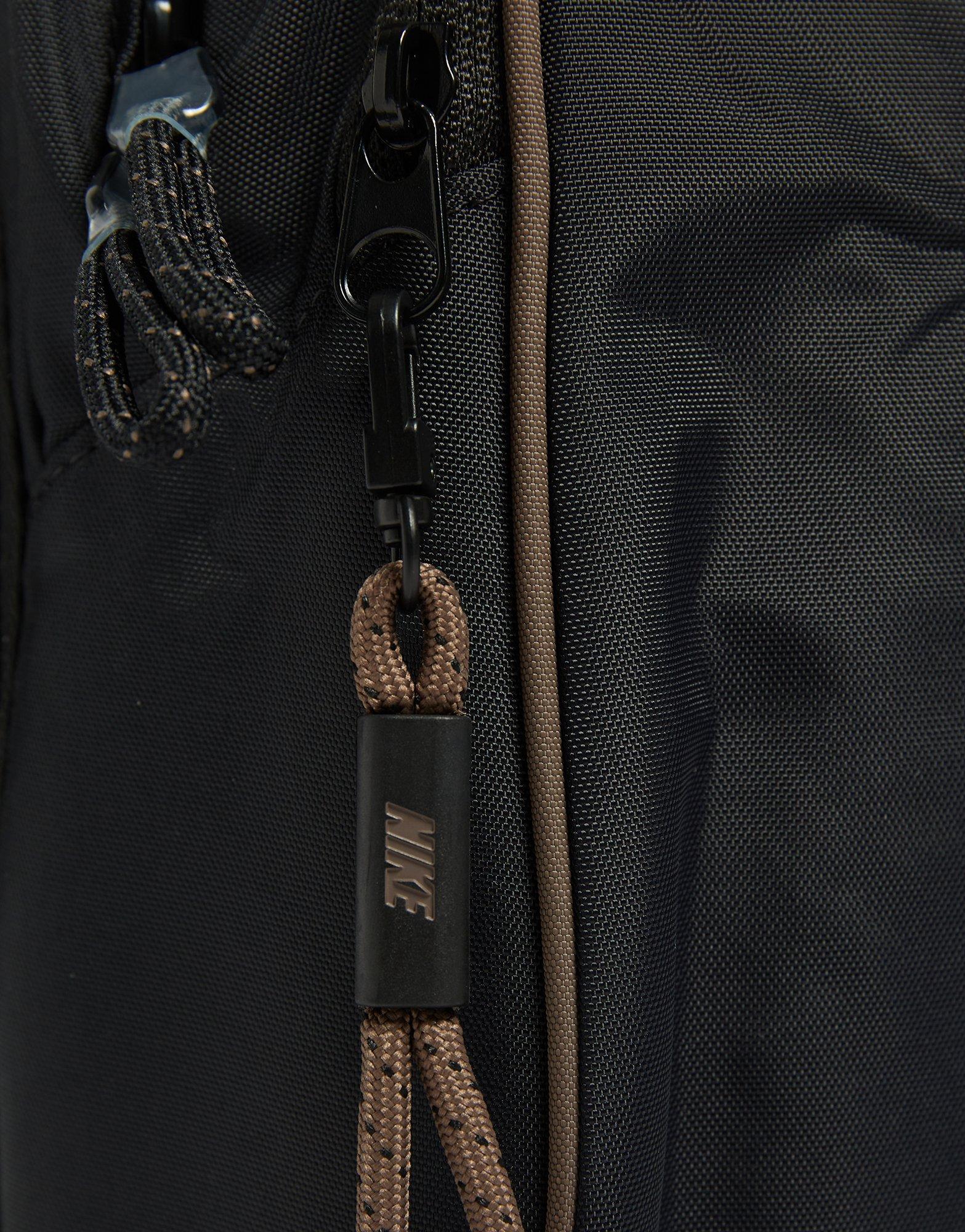 Nike Sportswear Essentials Sling Bag