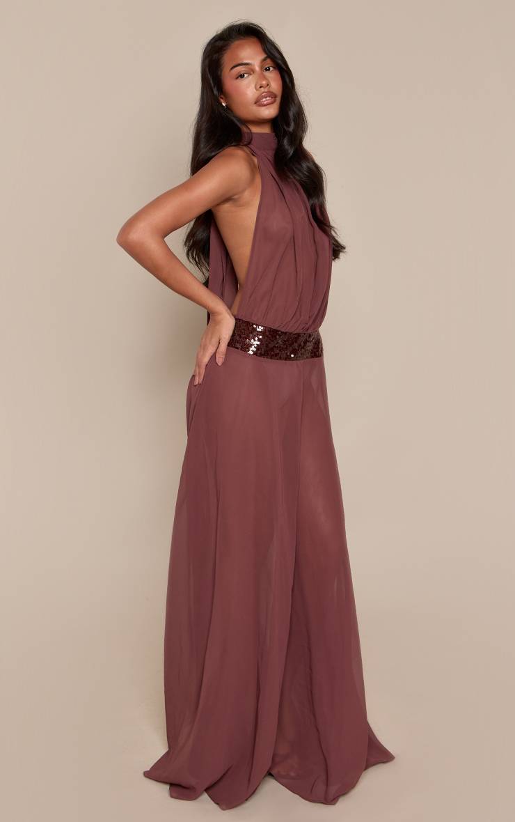 Chocolat Robe Longue En Mousseline Col Montant Avec Ceinture À Sequins