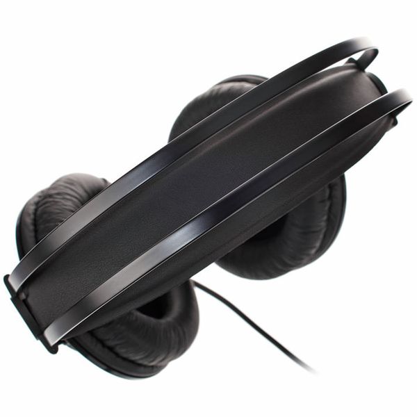 AKG K-52