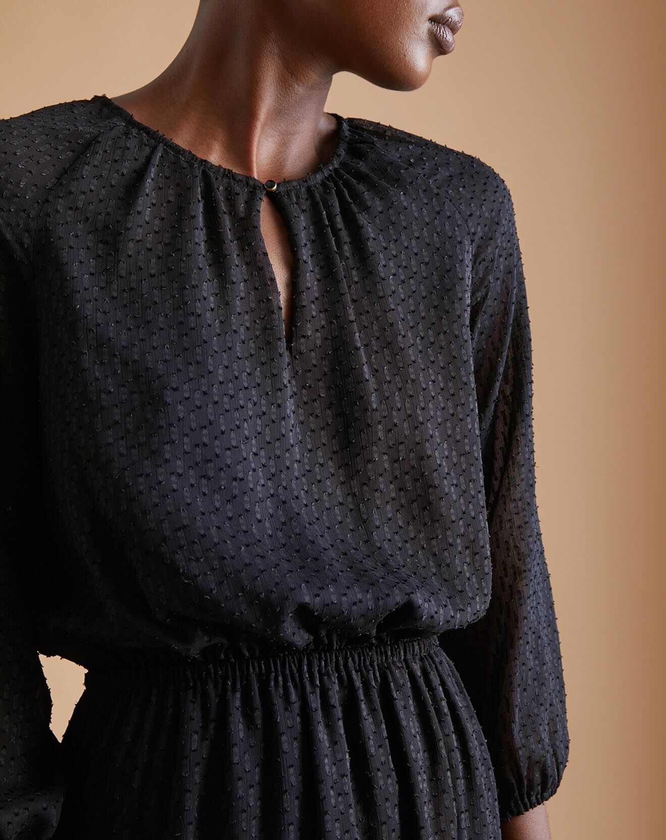 Cyrillus Robe courte à plumetis noire