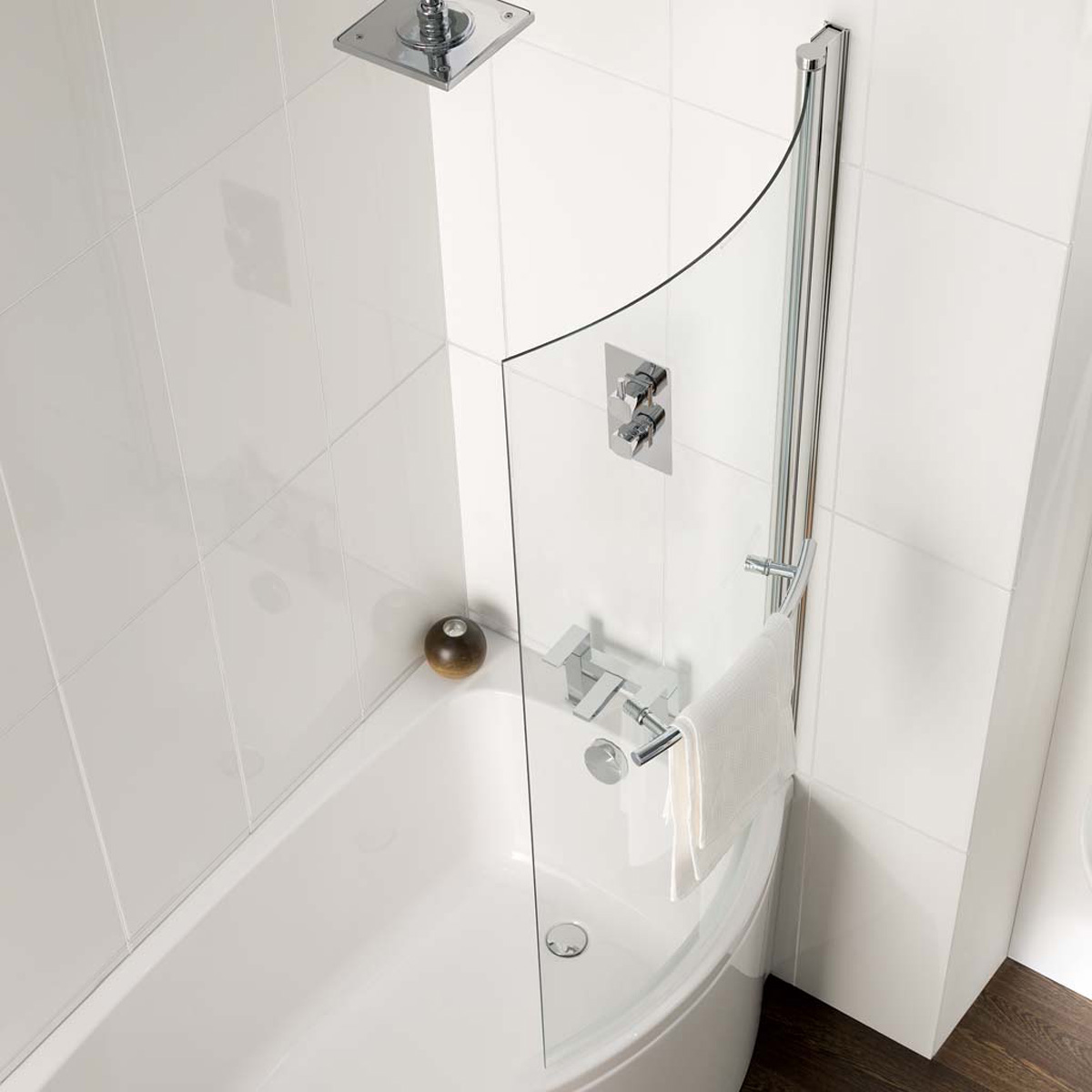 Eastbrook C-Shape badwand 75x140cm met handdoekhouder chroom