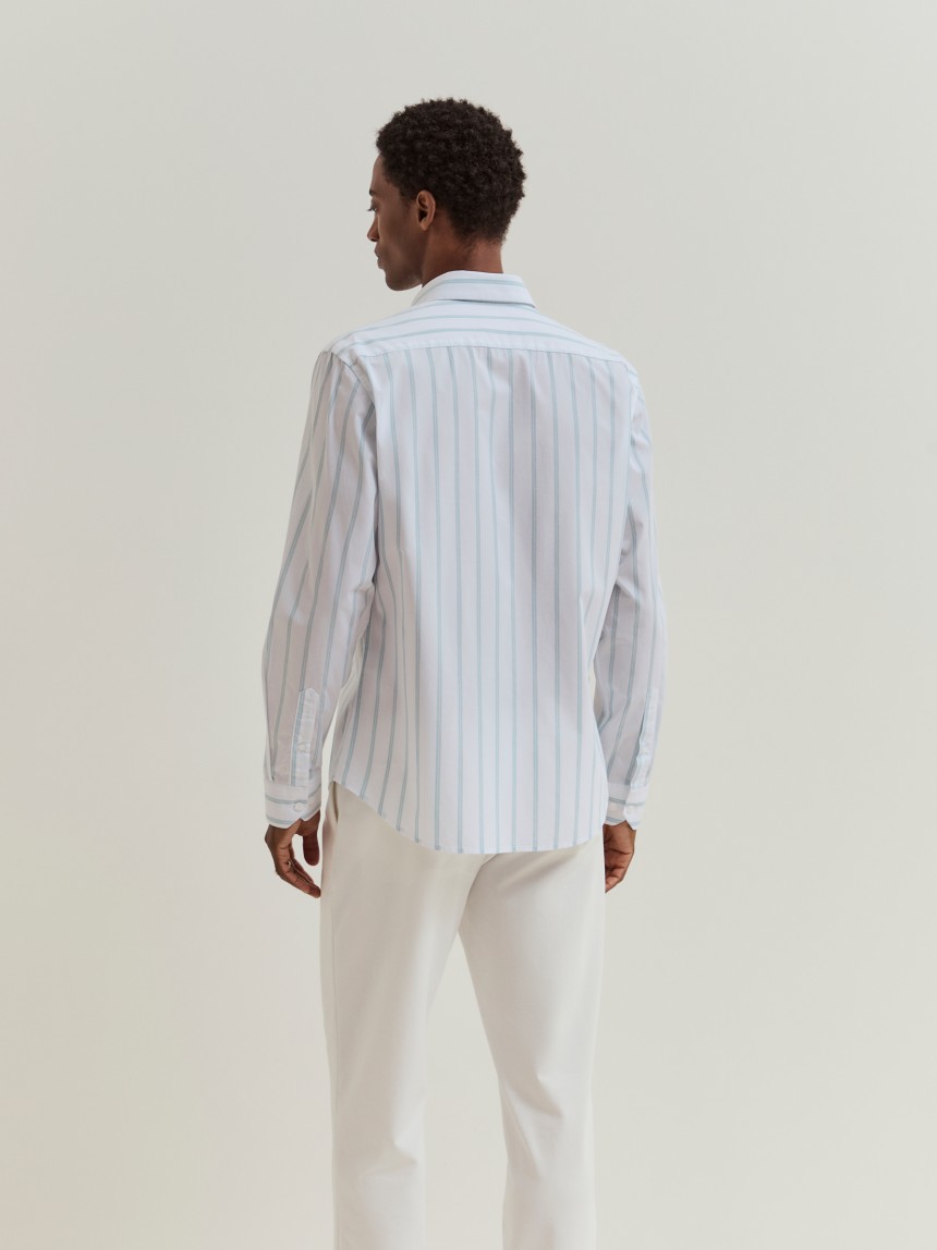 Camisa slim fit em algodão às riscas
