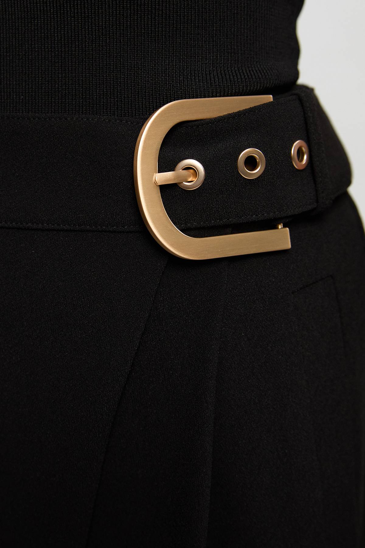 KarenMillen Pantalon Large Tailleur en Crêpe avec Détail Boucle Asymétrique