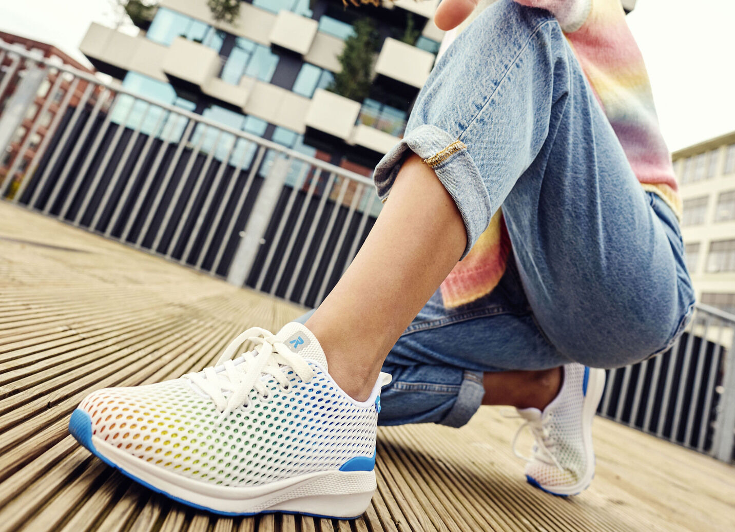 Rieker Sneaker mit Regenbogen-Farbverlauf