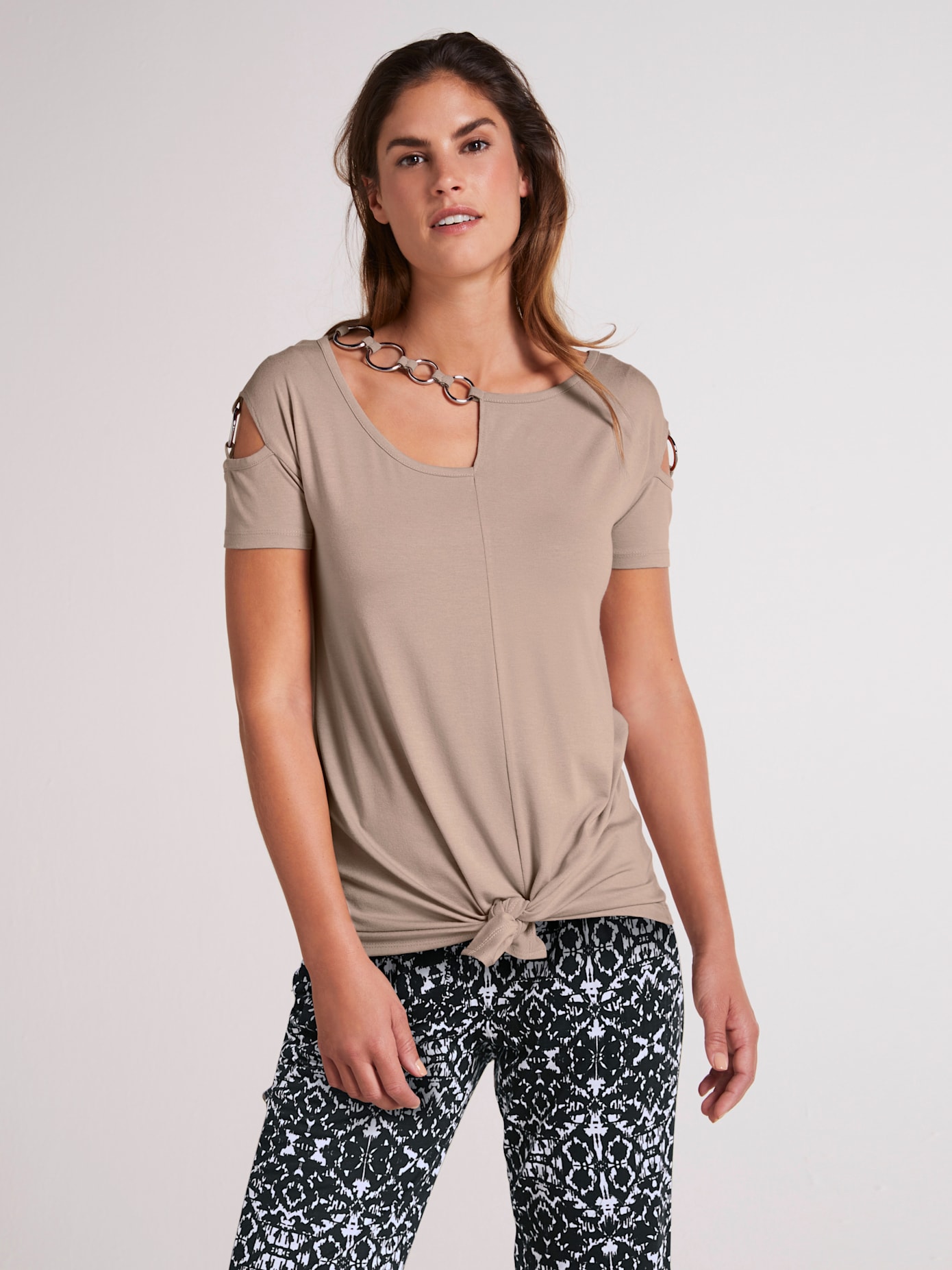 Shirt éléments décoratifs à l'encolure et aux manches