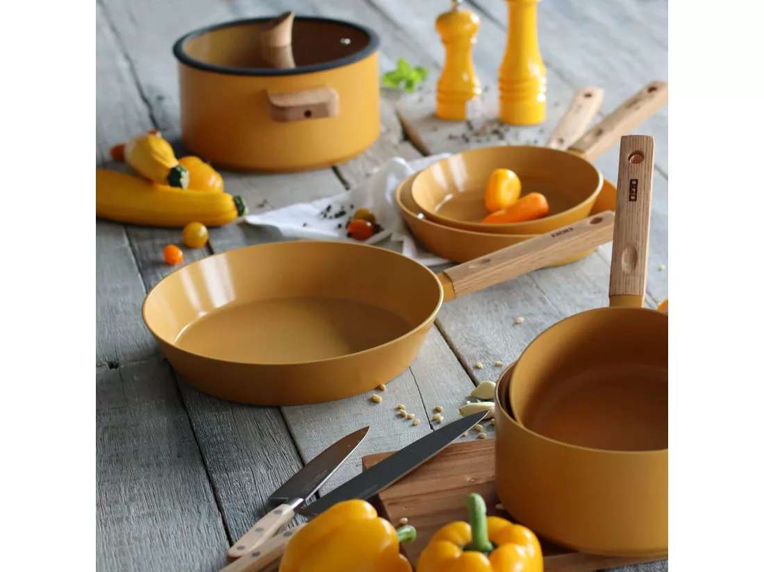 Ogo Living - Poele Ector 24cm En Alu Revetement Ceramique Jaune Avec Manche Bois