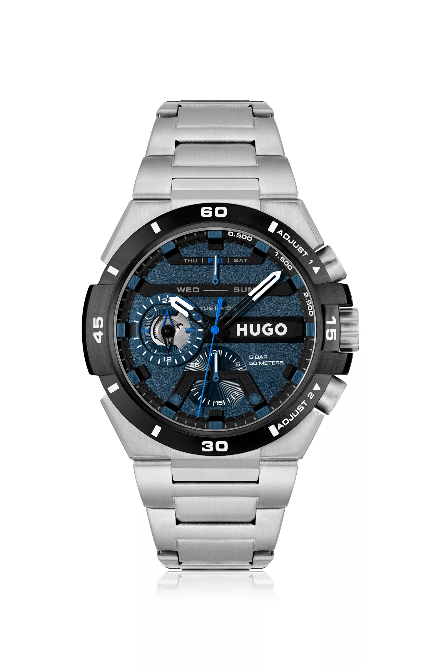 Relógio HUGO com pulseira de elos vermelhos e mostrador azul em camadas.