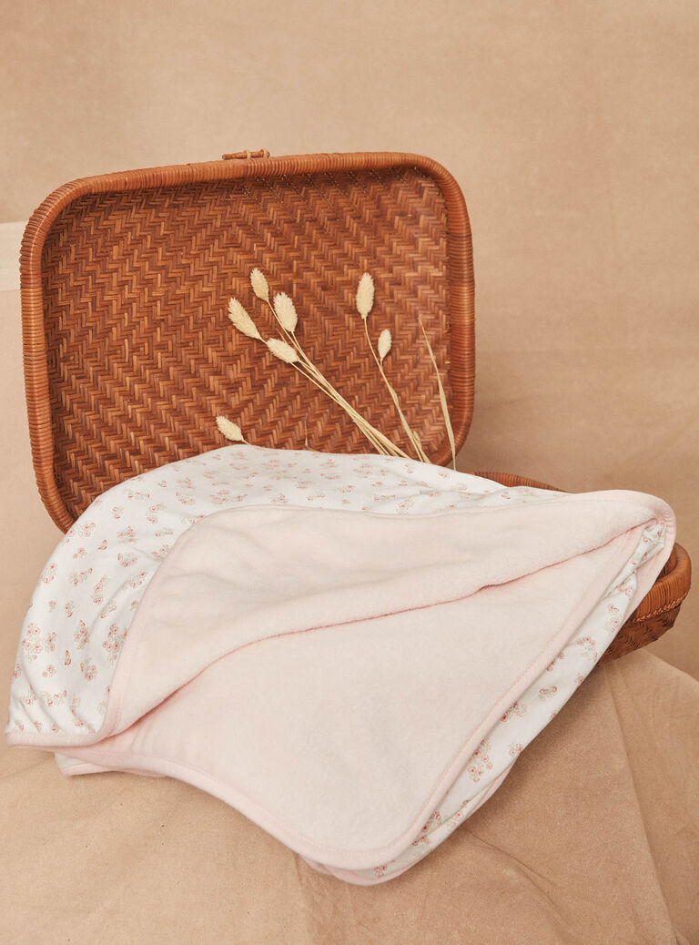 Couverture de naissance écrue en fourrure synthétique