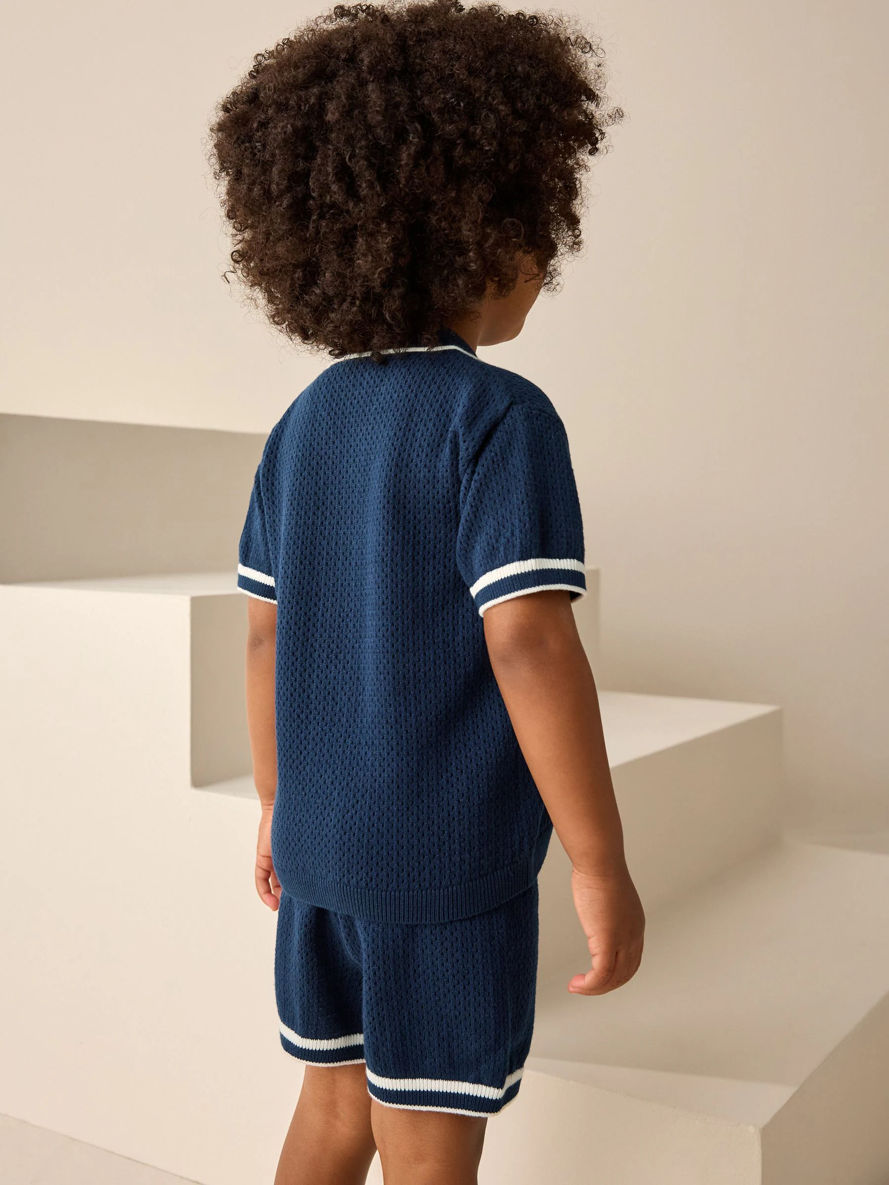 Donkerblauw - Set van gebreid poloshirt met textuur en reverskraag en shorts (3mnd -10jr)
