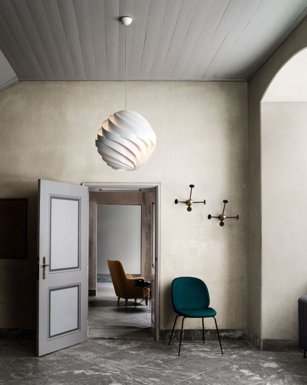 Gubi Mategot Coatrack wandkapstok zwart