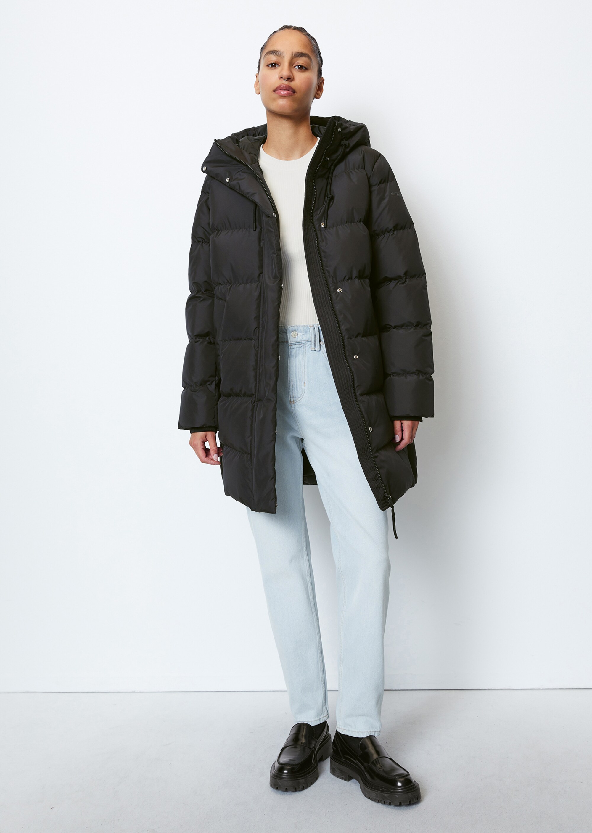 Puffer-Kapuzen-Daunenmantel regular aus teilweise recycelten Materialien