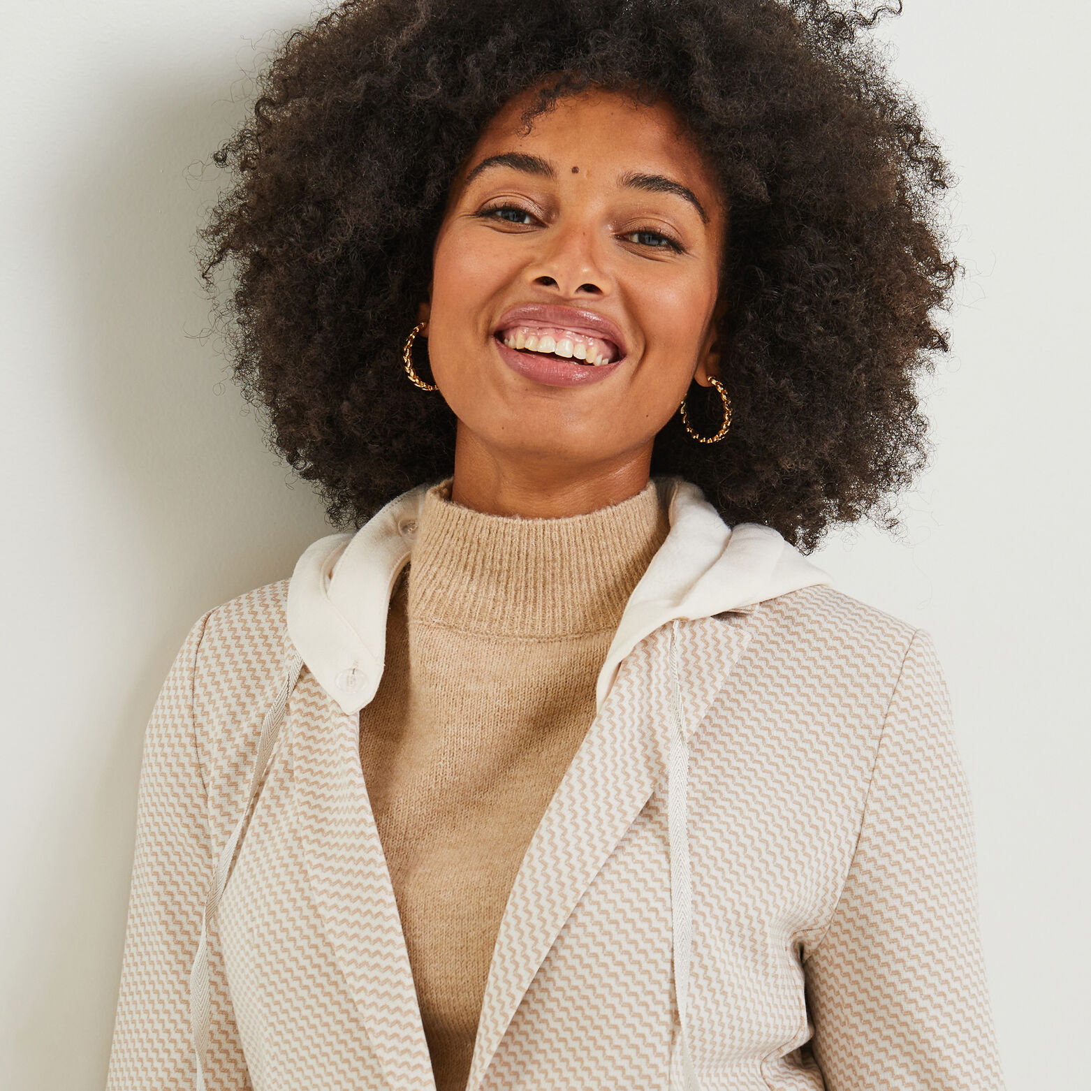 Veste en maille à capuche femme