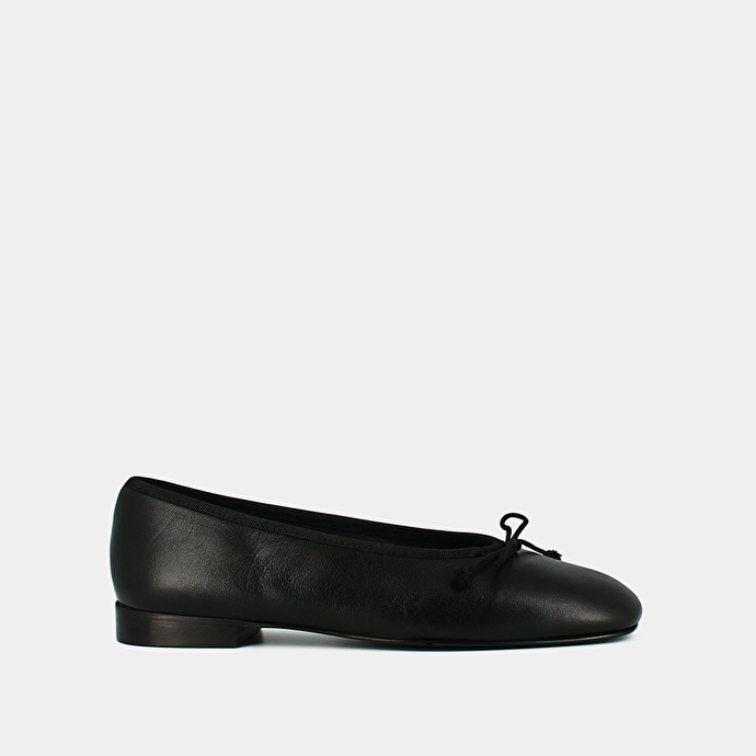 Ballerines à bouts carrés  en cuir noir