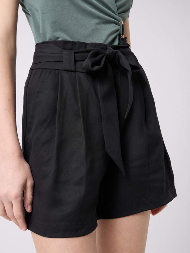 Short fluide ceinturé