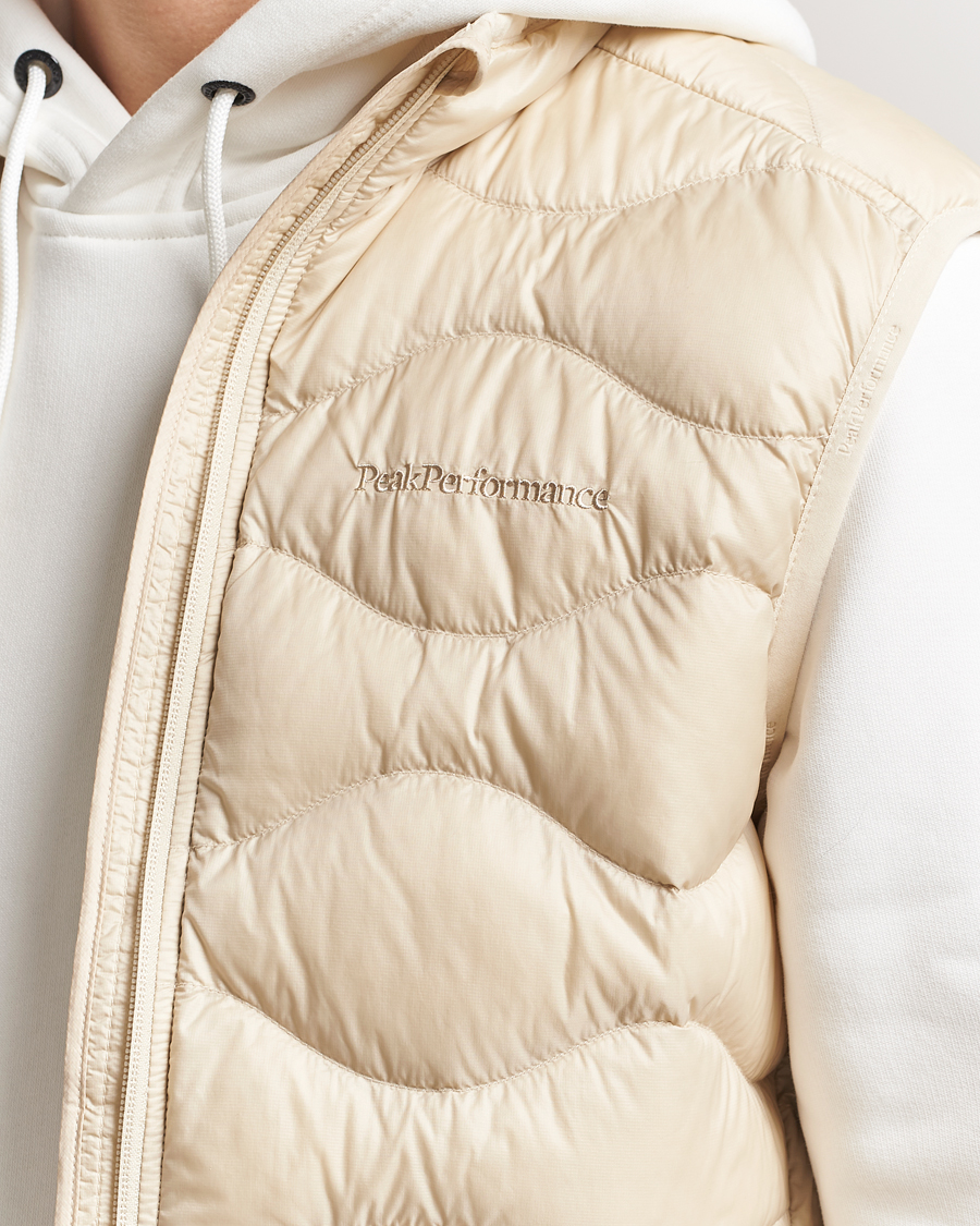 Peak Performance Helium Down Vest Sand Fog