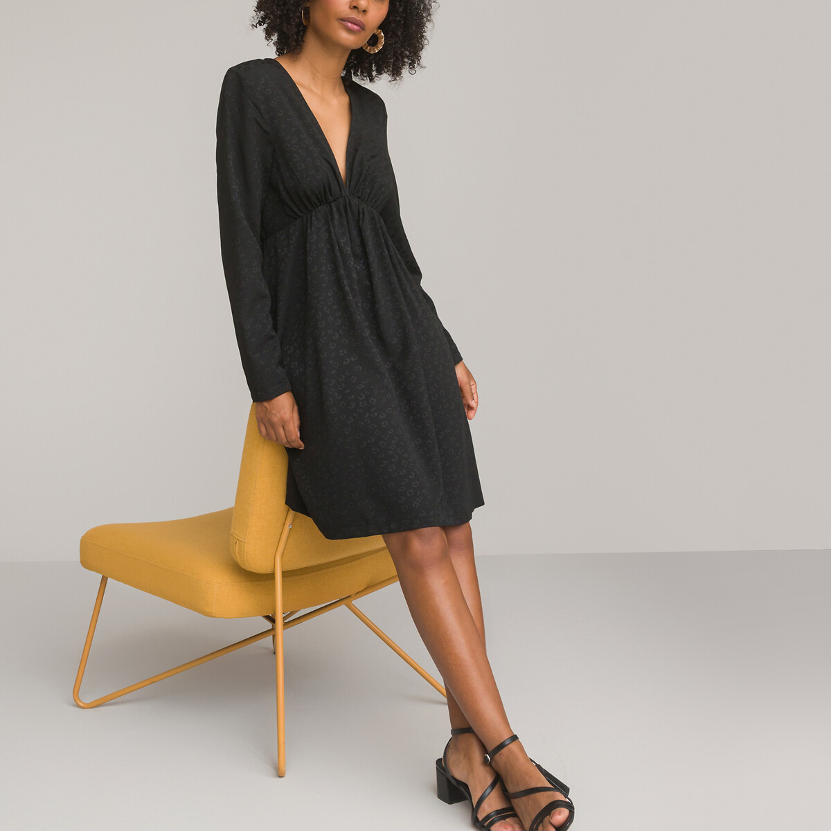 COLEÇÃO LA REDOUTE<br>Vestido curto com estampa de bandeira, decote em V e mangas compridas