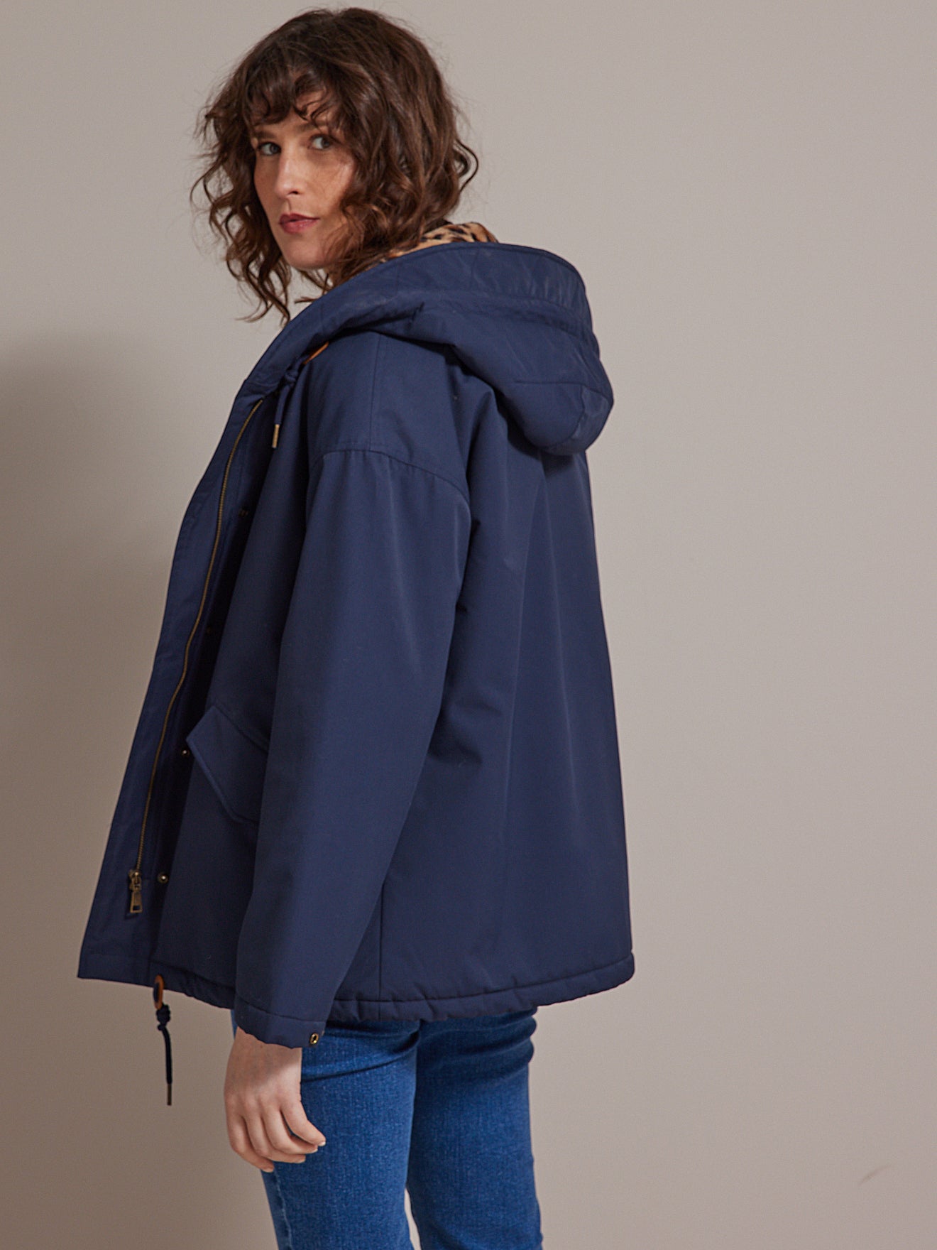 Parka courte fourrée imprimé léopard femme