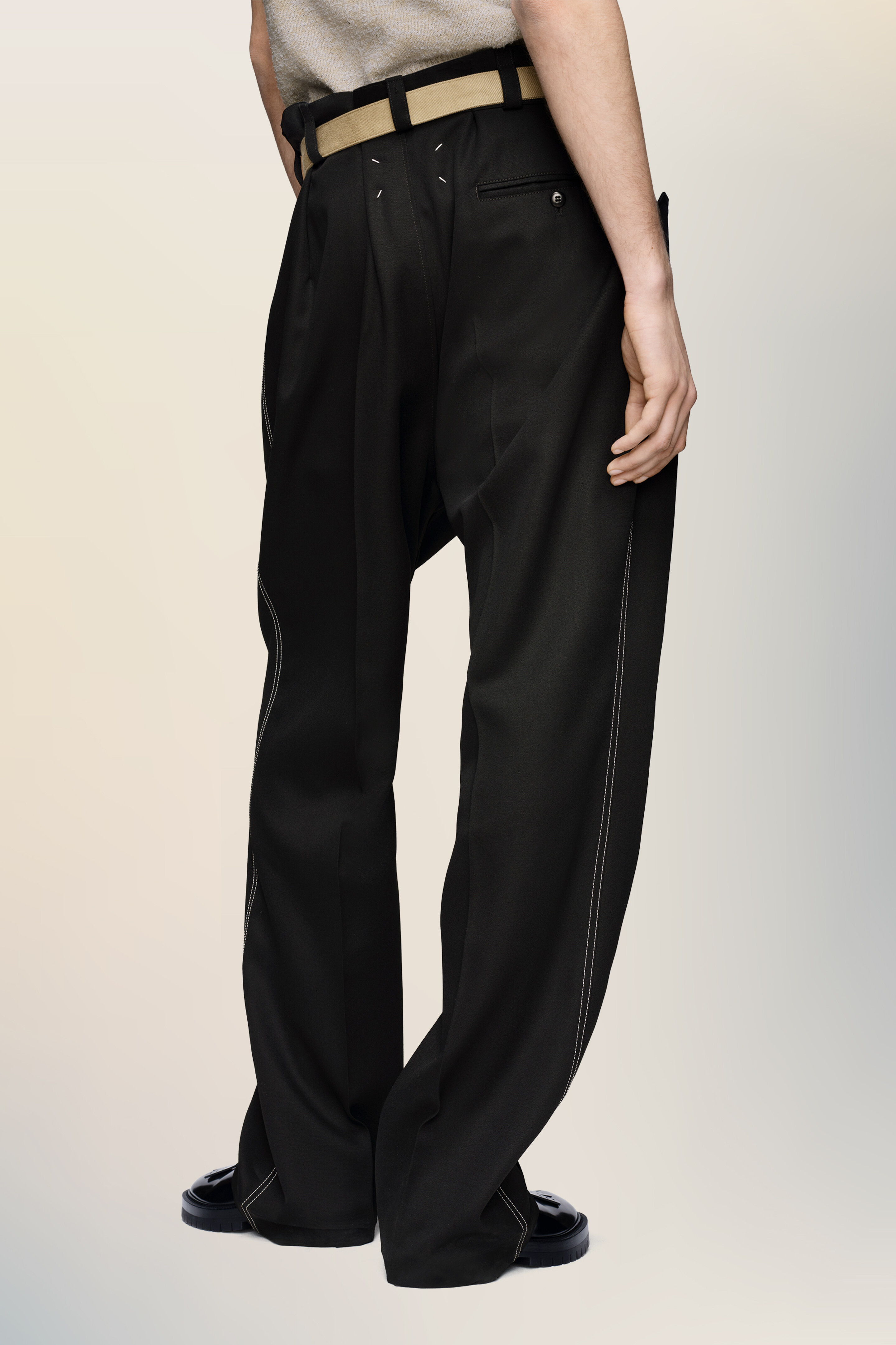 Pantalon en laine minimal noir pour homme
