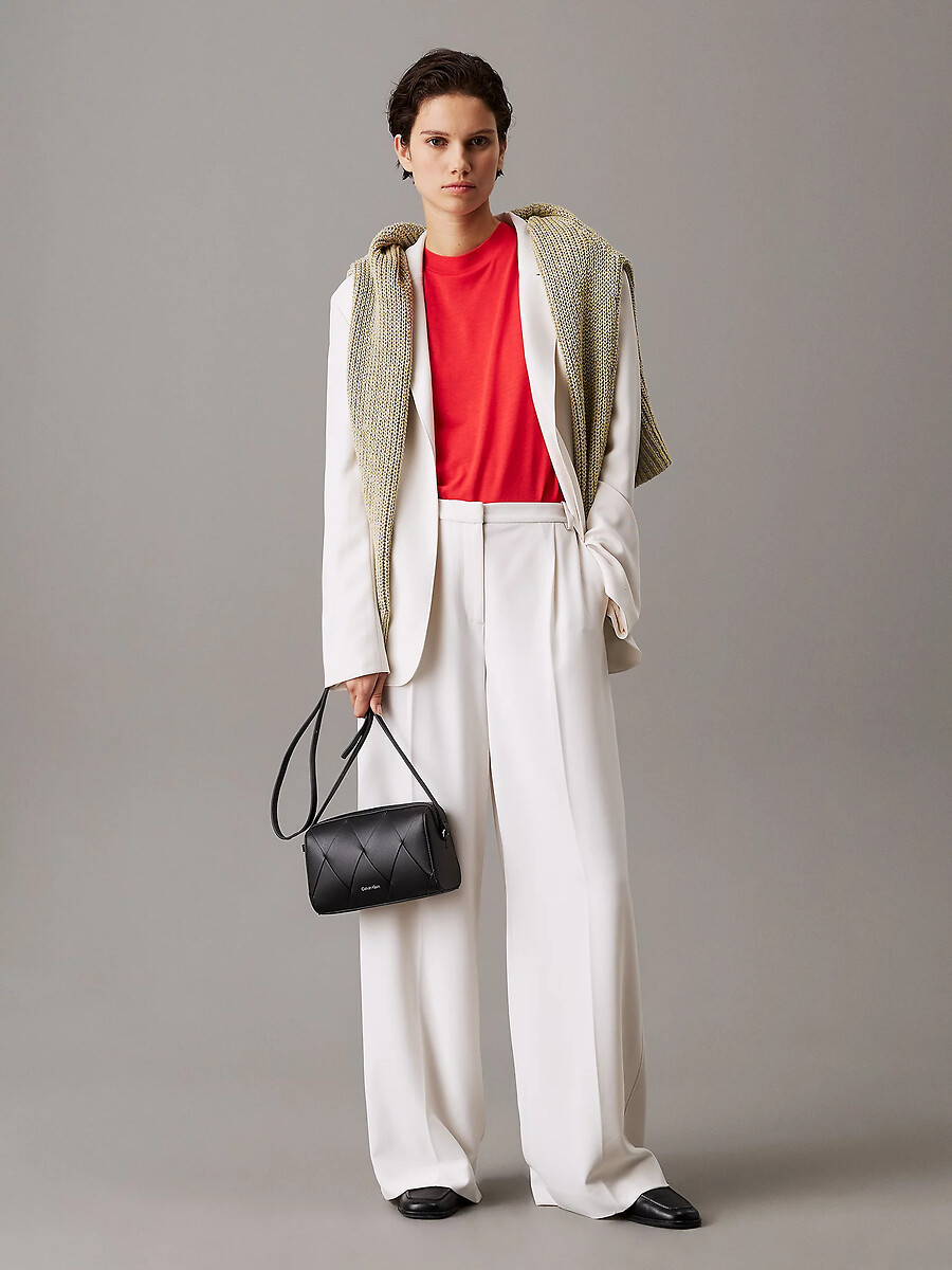 CALVIN KLEIN<br>Bolsa de ombro para câmera, modelo transversal trançado