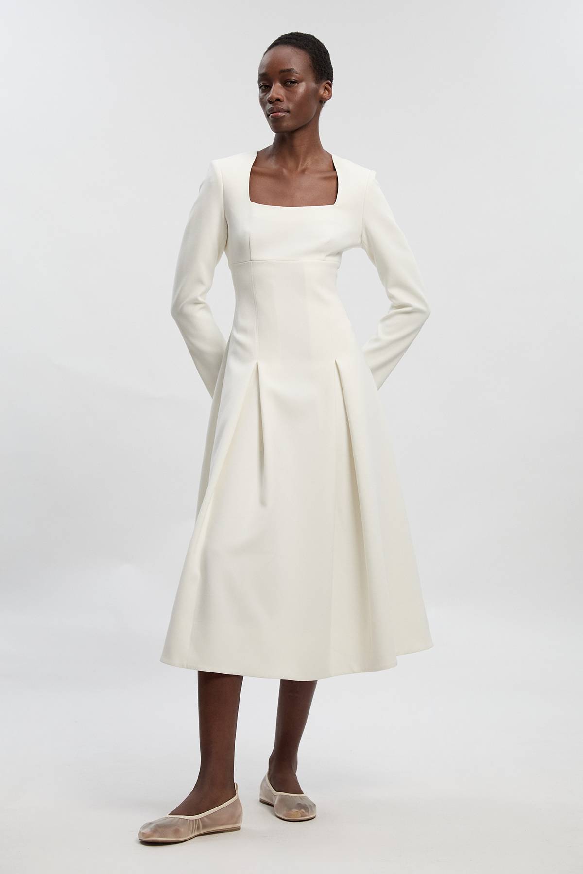 KarenMillen Robe Midi Ajustée à Décolleté Cœur en Tissu Stretch