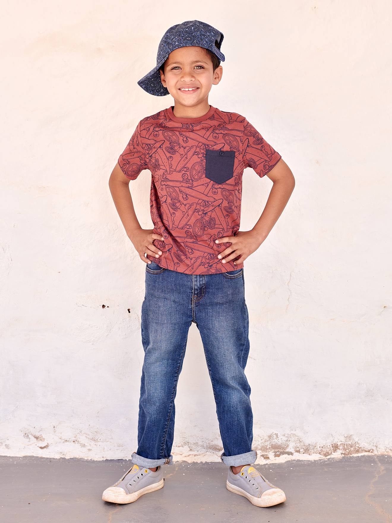 Camiseta de manga curta com estampas gráficas, para meninos, com líquen.