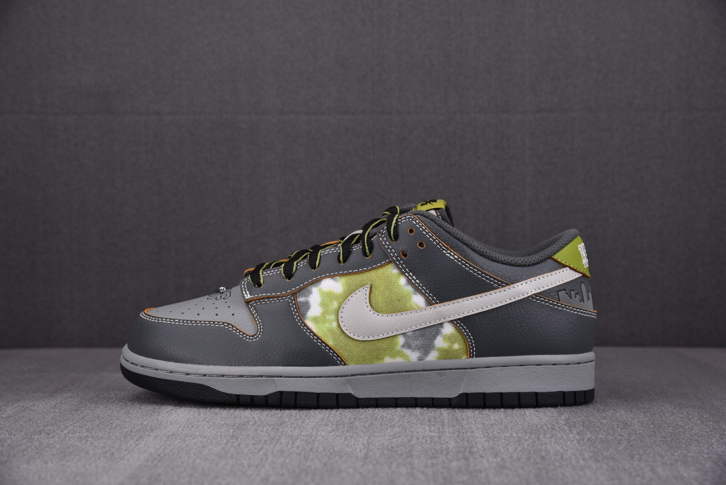 Nike SB Dunk Low HUF Wait, What!? (Friends and Family)