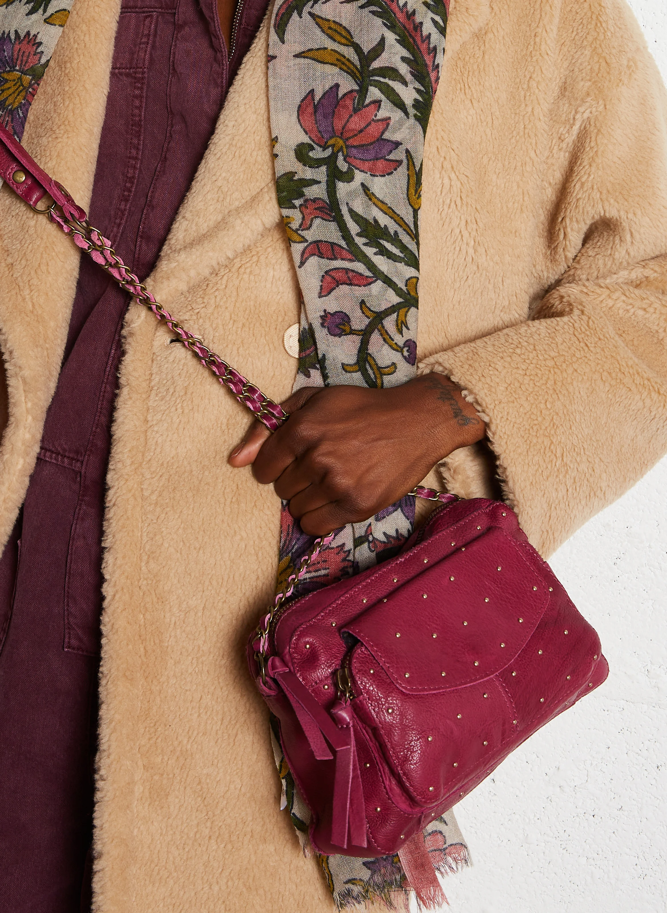 NAINA - Sac bandoulière à studs en cuir | Violet