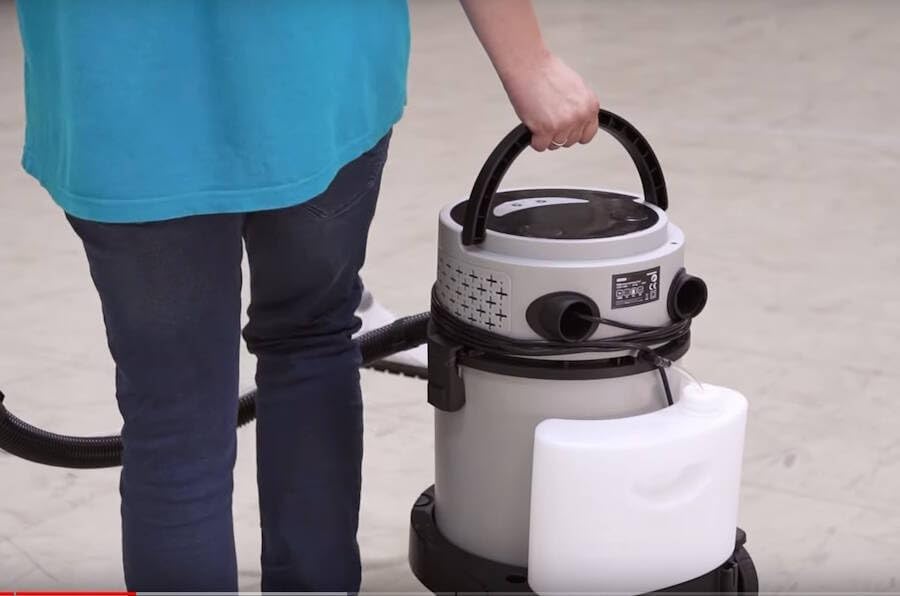 Dedra 2-in-1 Waschsauger, 1200W, Behälter 20l, 1200W, mit ferngesteuertes Sprüh- und Staubsystem und Vier Betriebsarten, robuster Kunststofftank, mit Berührungssicherheitsschalter