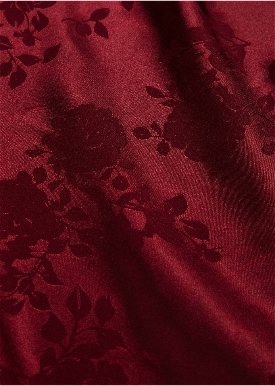 Robe midi en satin avec encolure bénitier