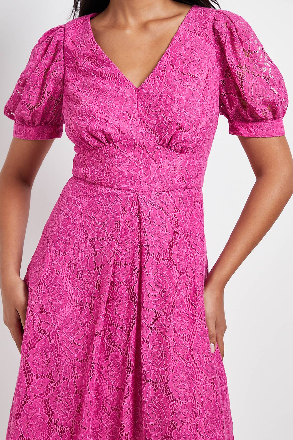 Wallis Robe Midi Tea Col V En Dentelle Petite