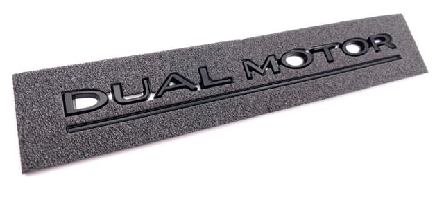 #34:Dual Motor#34: logo i mat sort