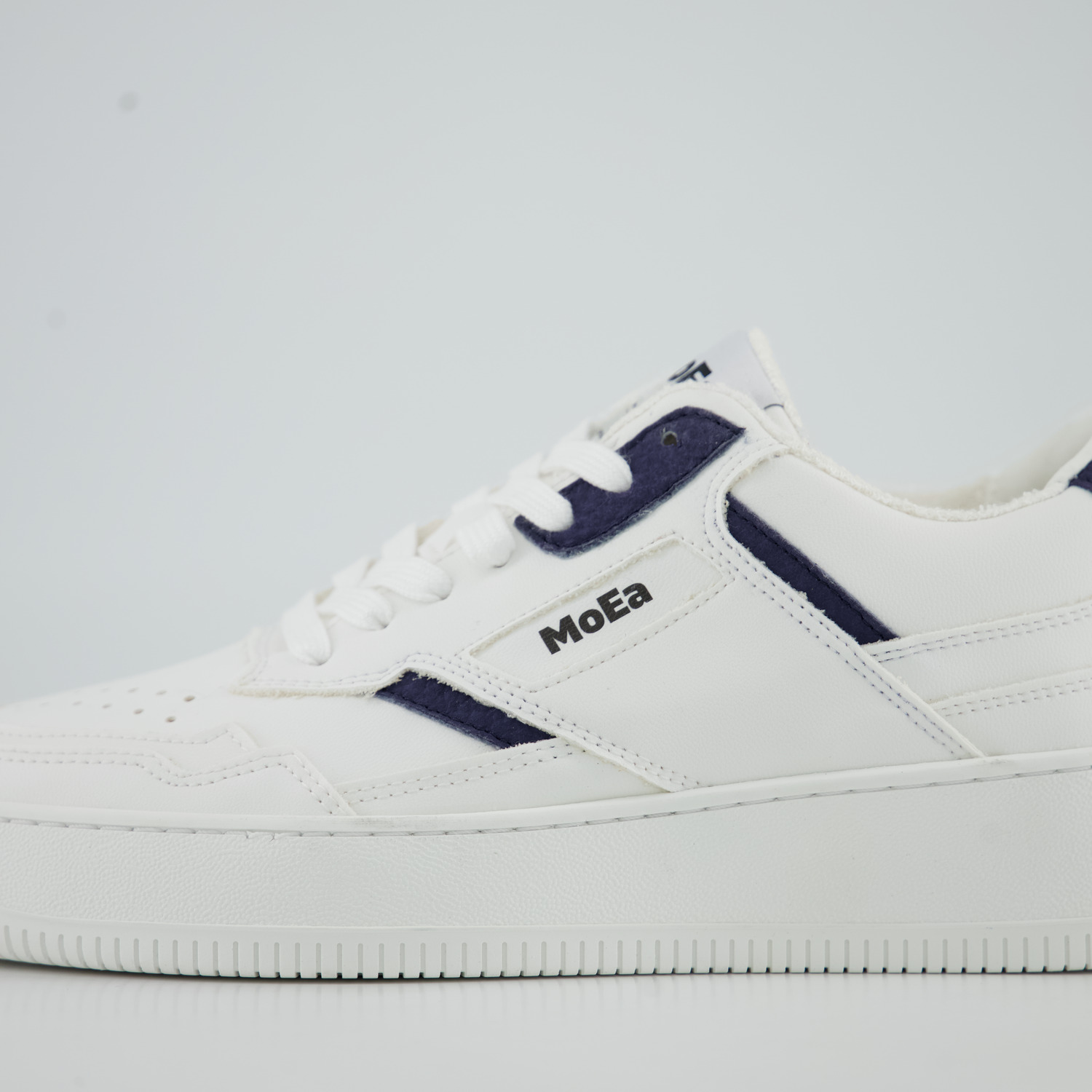 MoEa GEN1 - Mushroom White & Navy